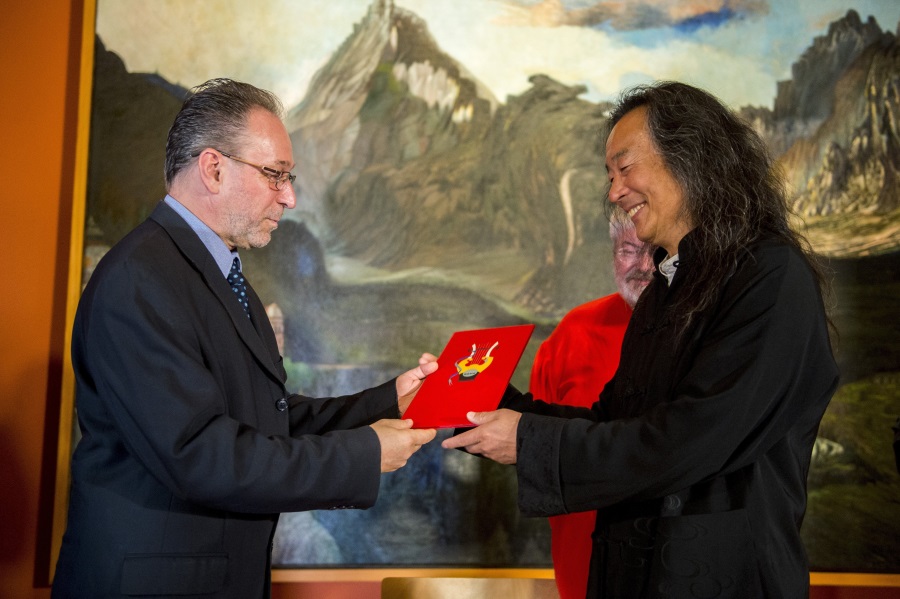 Chinese Poet Awarded Janus Pannonius Prize