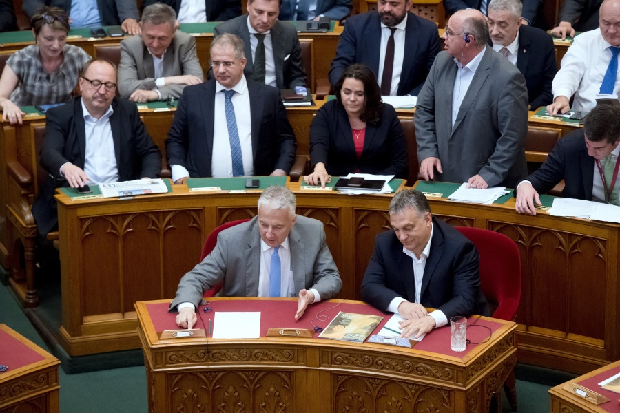 Gov't Passes Constitutional Amendment, Affecting Foreign Nationals, Banning Homelessness
