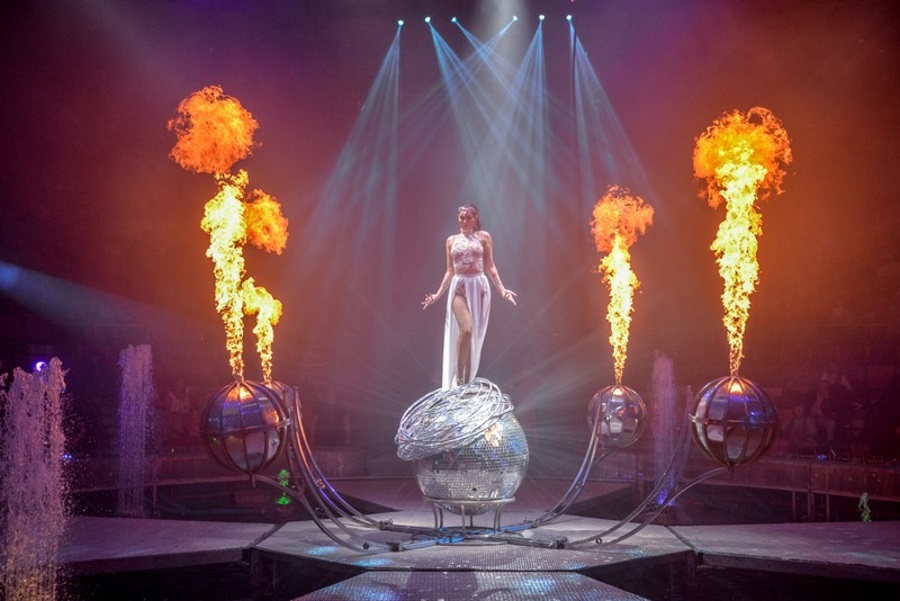 New 'Atlantic Flight - Fountain Show' At Budapest Circus