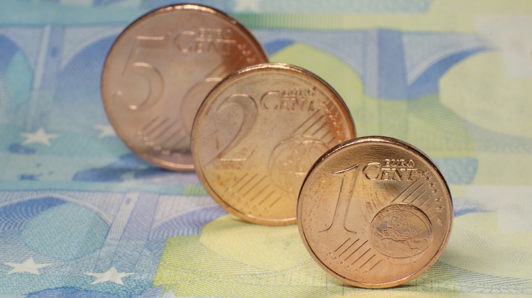 Most Hungarians Want To Adopt Euro