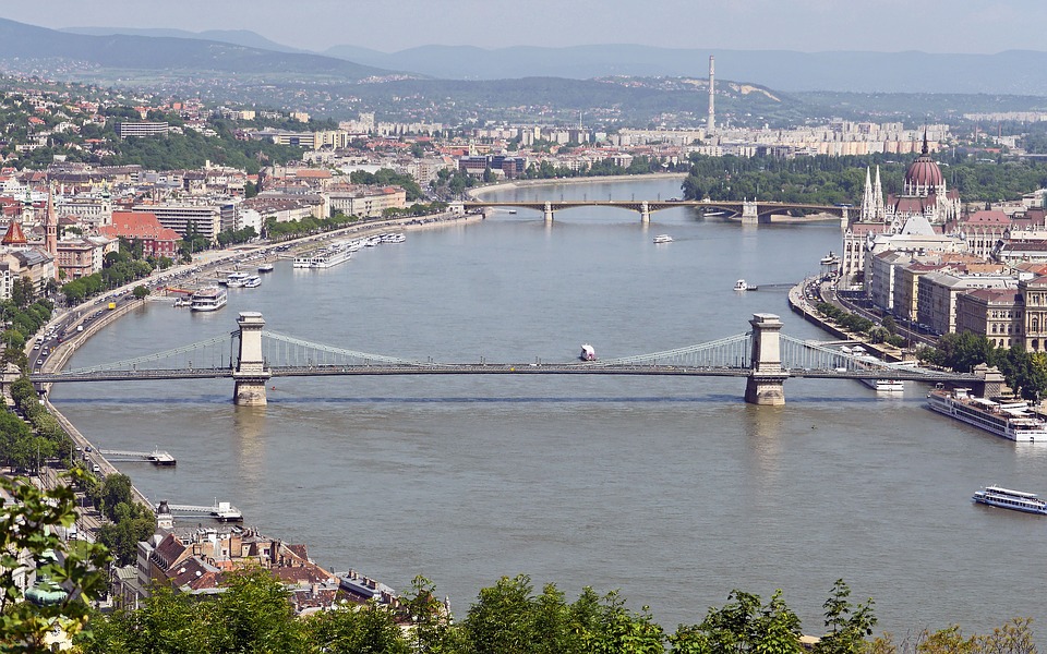 Bomb Closes Budapest Streets