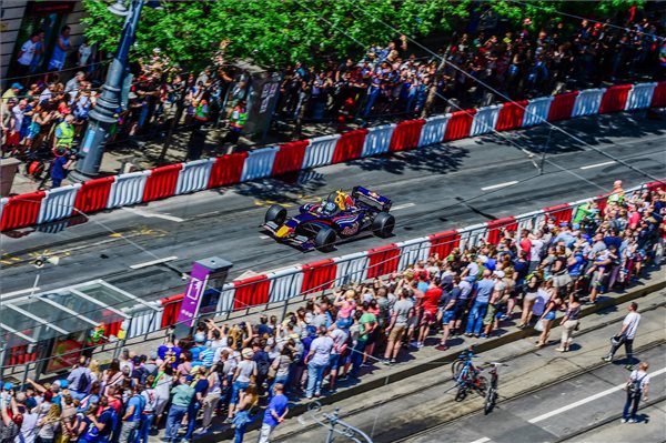 Video: Budapest Burnouts With Max Verstappen