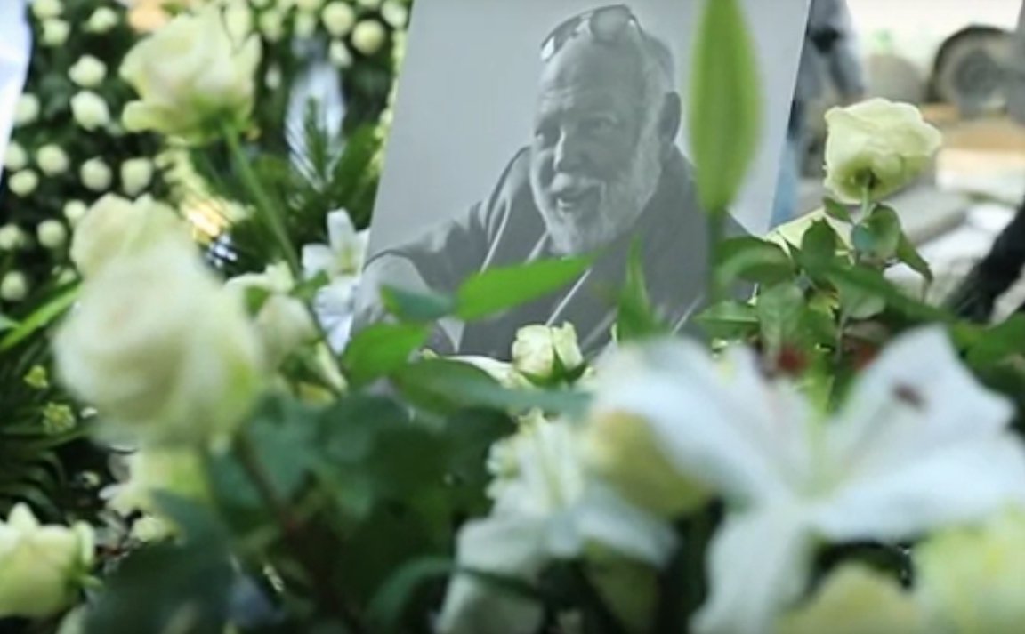 Video: Movie & Political Elite Attend Vajna Funeral