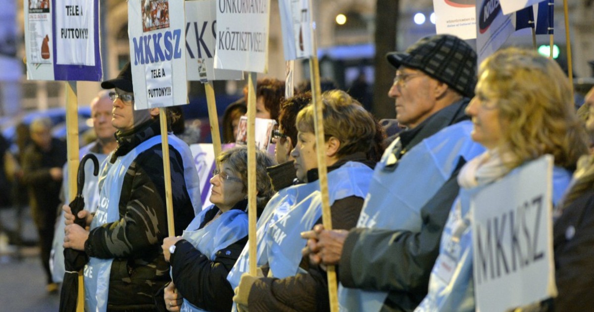 Hungarian Public Workers' Unions Call Nationwide Strike For Oct 10