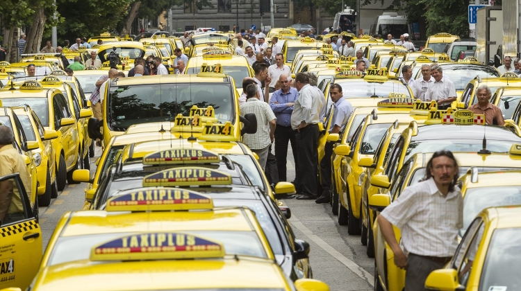 Taxi Drivers Demonstrate in Budapest For Steep Fare Rise