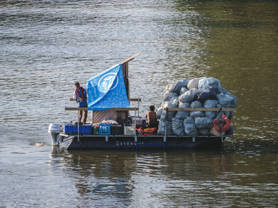 Video: Volunteers Help Clean 8.2 Tonnes Of Waste From River Tisza