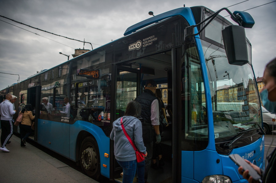 Ban Lifted On Boarding Front Door Of Buses In Budapest