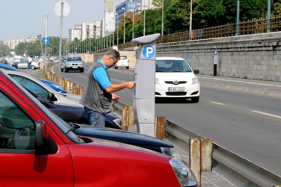 Mayor Proposes Progressive Parking Fee System For Downtown Budapest