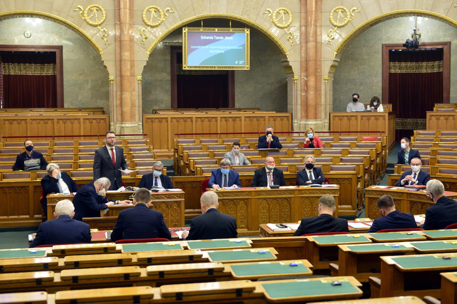 Opposition MP's Filibuster in Parliament for 15+ Hours to Avoid Changes to Social Welfare Law in Hungary