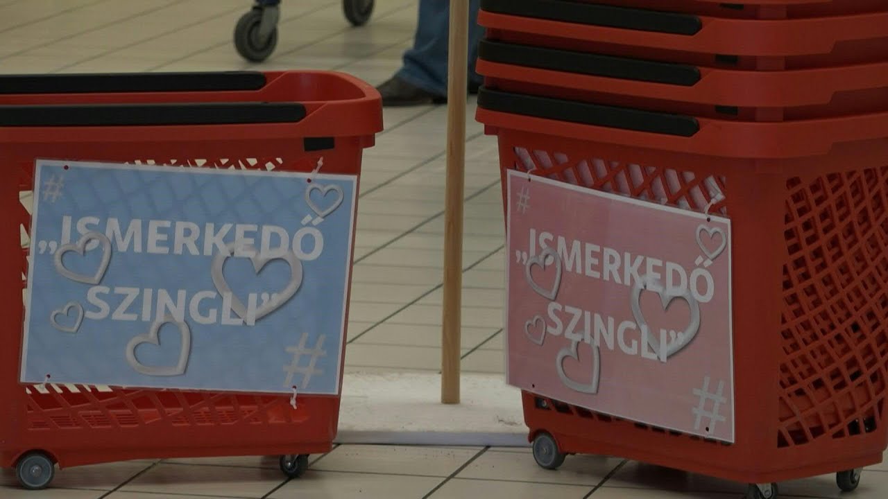 Watch: 'Singles' Shopping Baskets – A Valentine's Day Hit In Hungary
