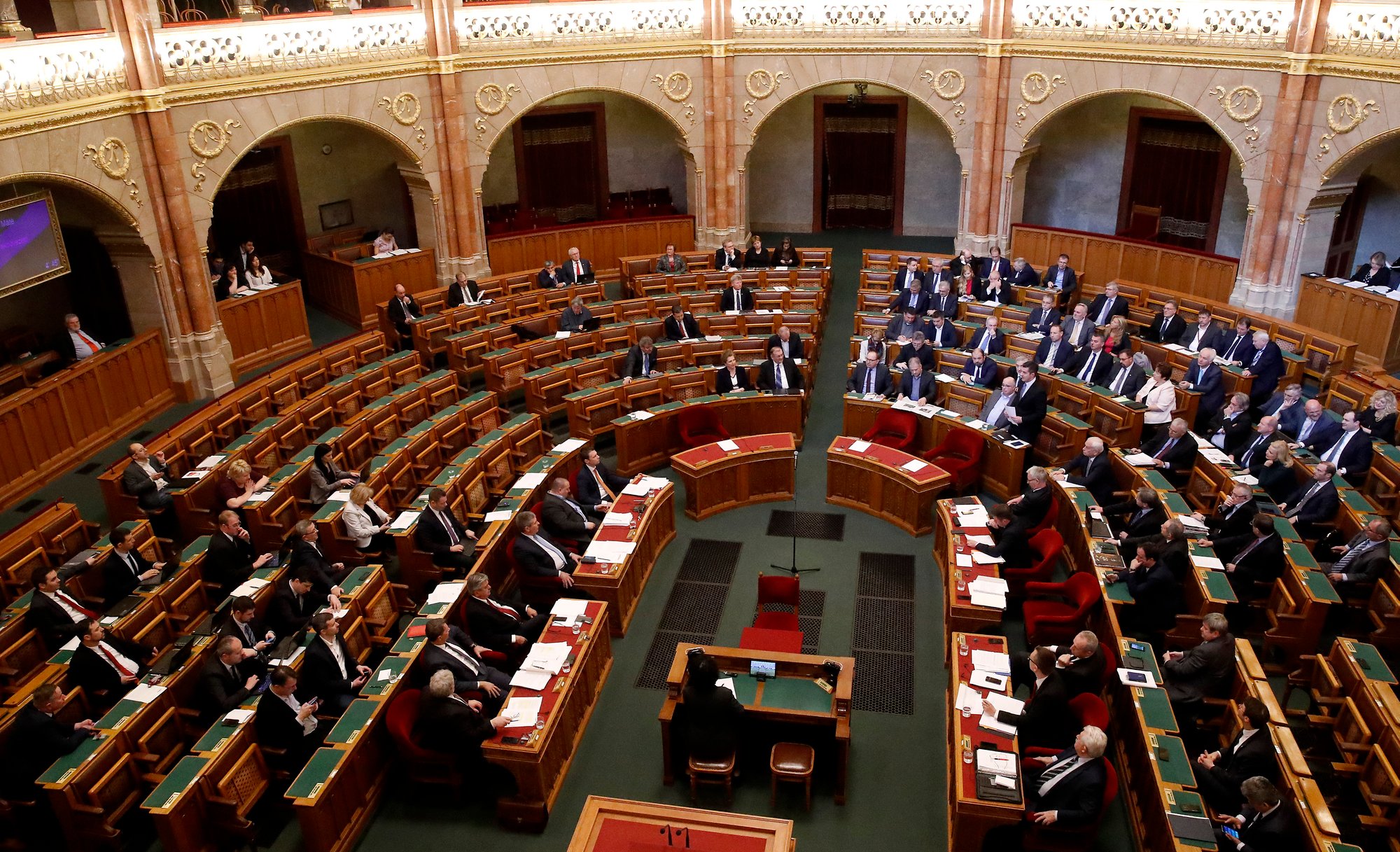 Hungarian Opinion: Partial Opposition Walkout from Inaugural Session