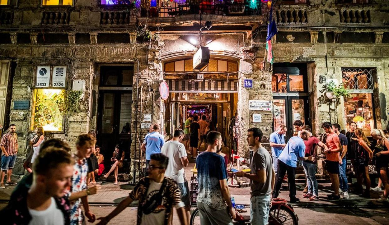 Ultimate Guide to Best Ruin Bars in Budapest