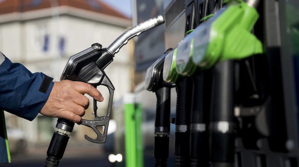 Car Fuel Prices in Hungary Fall to Neighbouring Countries' Average