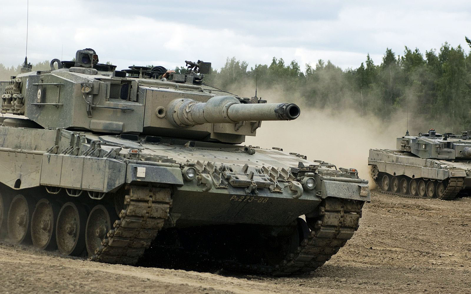 Watch: Leopard 2 Tanks Seen Perform Military Drills in Hungary