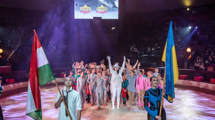 Budapest Circus Holds Performance for 400 Ukrainian Refugee Children