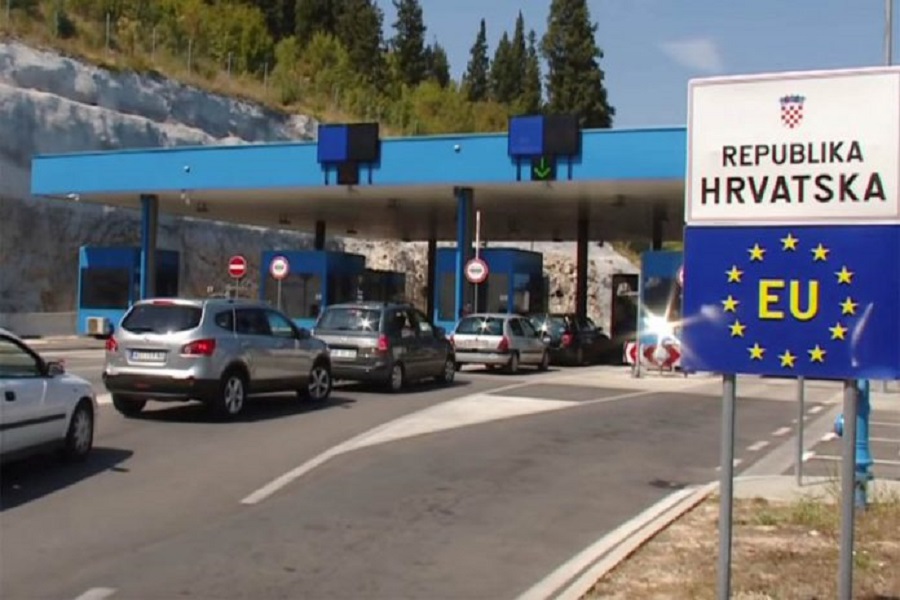 Watch: Border Control Lifted at 15 Crossings Between Hungary & Croatia