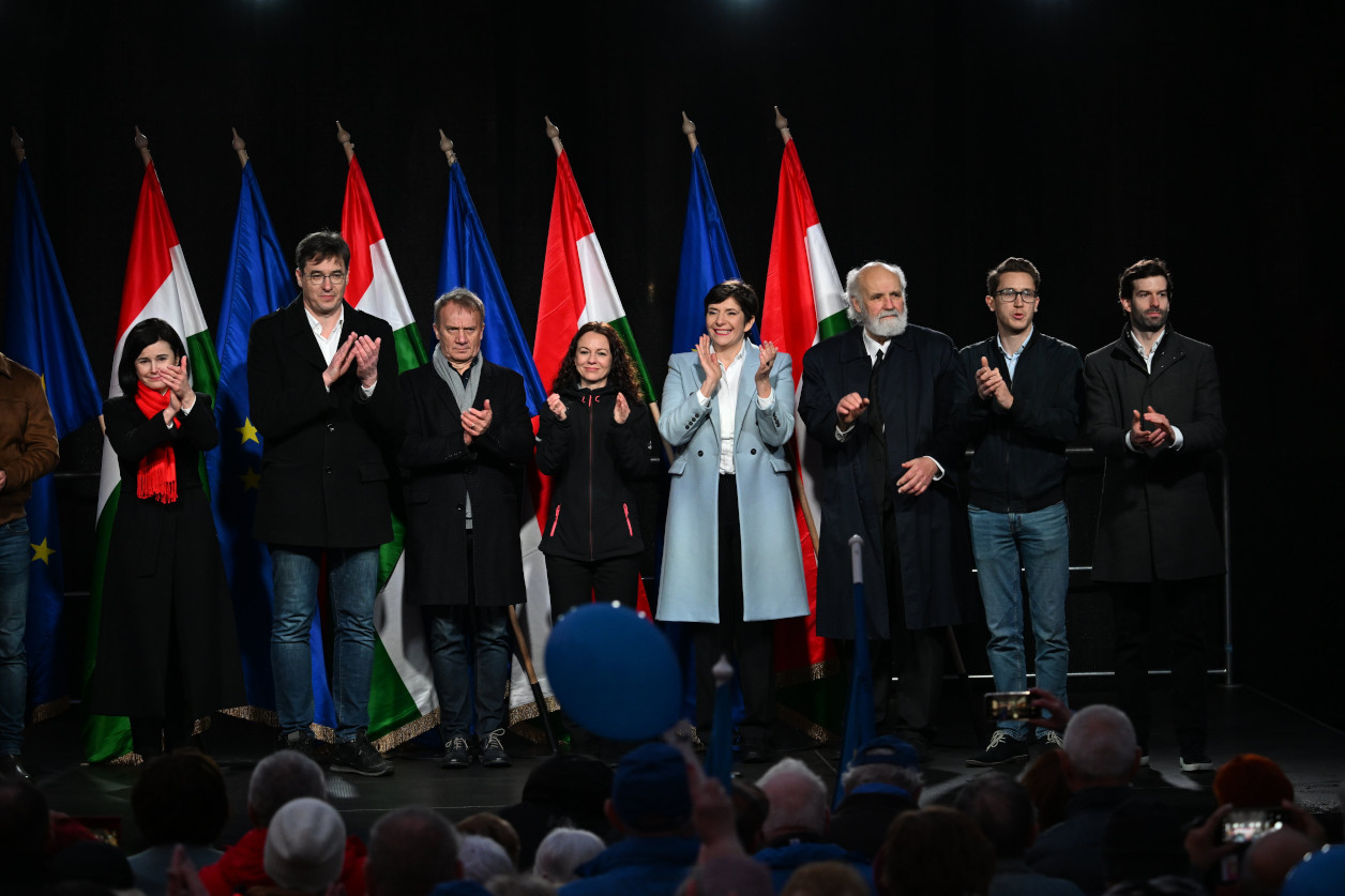 Opposition Parties Stage Demonstration for Direct Presidential Election in Budapest