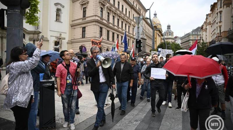 Demolition of Former Agriculture Ministry in Hungary 'Example of Monument Destruction, Corruption' Demolition of Former Agriculture Ministry in Hungary 'Example of Monument Destruction, Corruption'