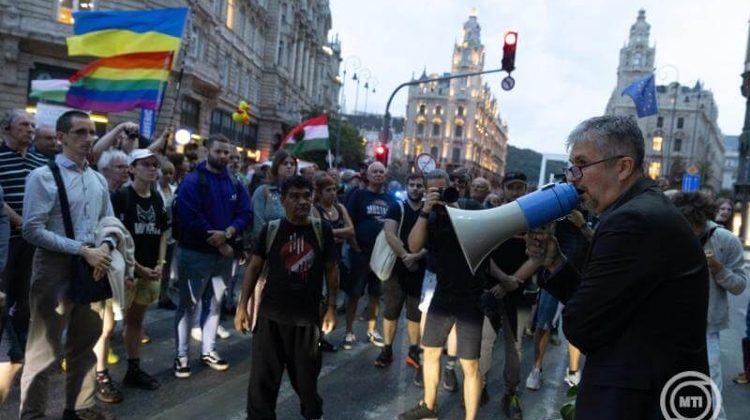 Opposition to Orbán: Marki-Zay Asks EU to Freeze Funds to Hungary & Fresh Protest Opposition to Orbán: Marki-Zay Asks EU to Freeze Funds to Hungary & Fresh Protest