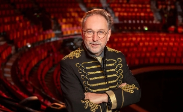 Grimm's Fairytale Mother Hulda Brought to Life at Budapest Grimm's Fairytale Mother Hulda Brought to Life at Budapest