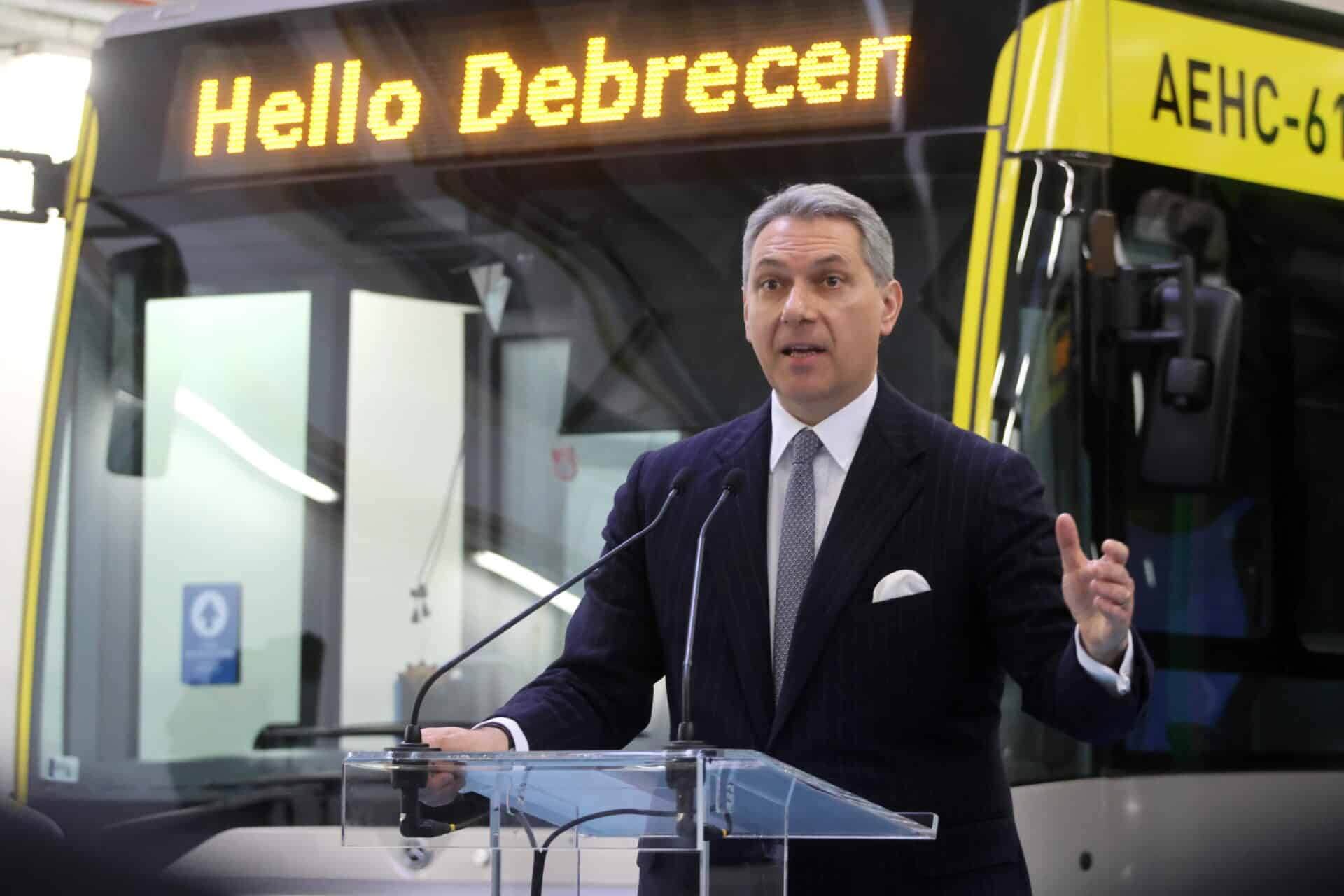 Hungary's 2nd City Adopts Integrated Public Transport Fare System