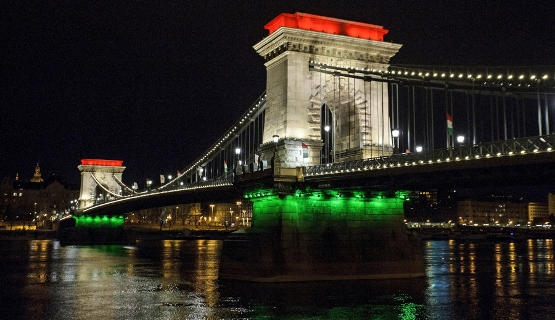 Chain Bridge Budapest Before Renovation
