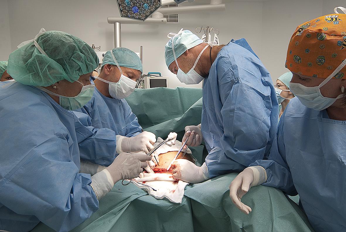 Special Hip Prosthesis Operation, First In Hungary