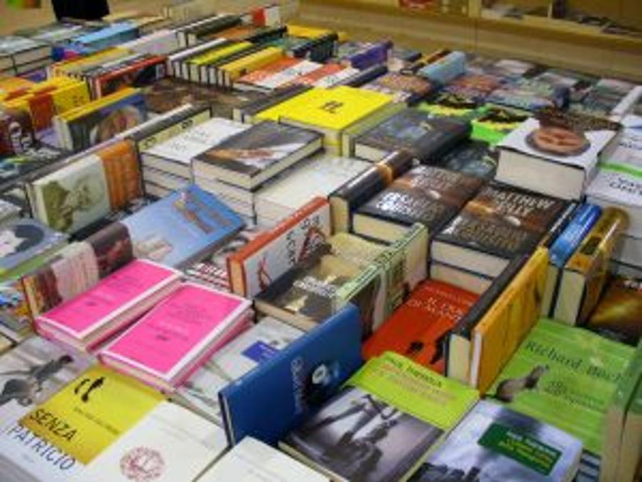 Lira Sees Uncertain Book Market In Hungary In 2012