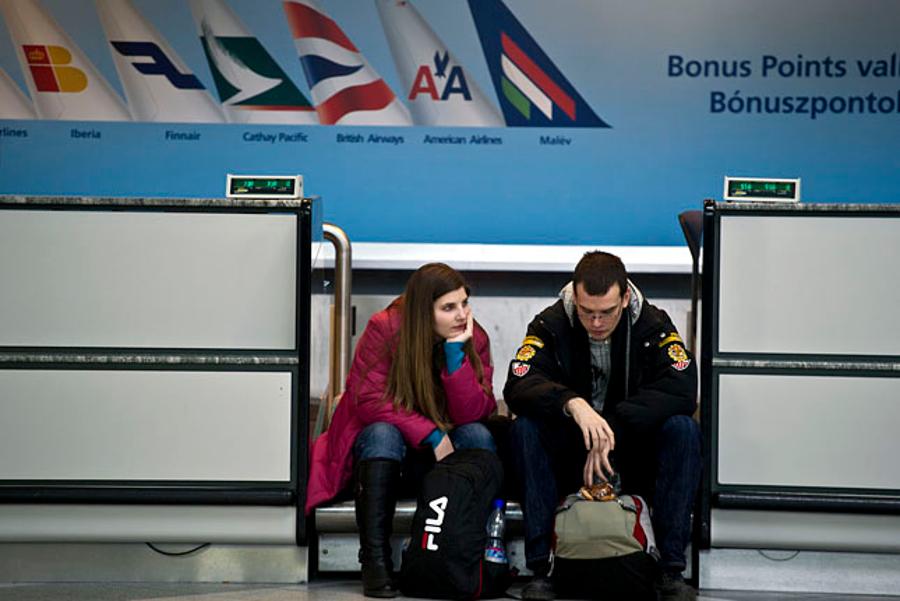 Malév Grounded, Hungarian Airline Crisis Advice
