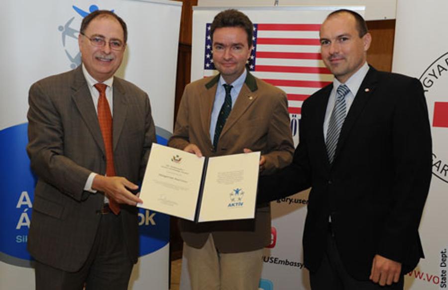 U.S. Embassy's Active Citizenship Award To Red Cross In Hungary