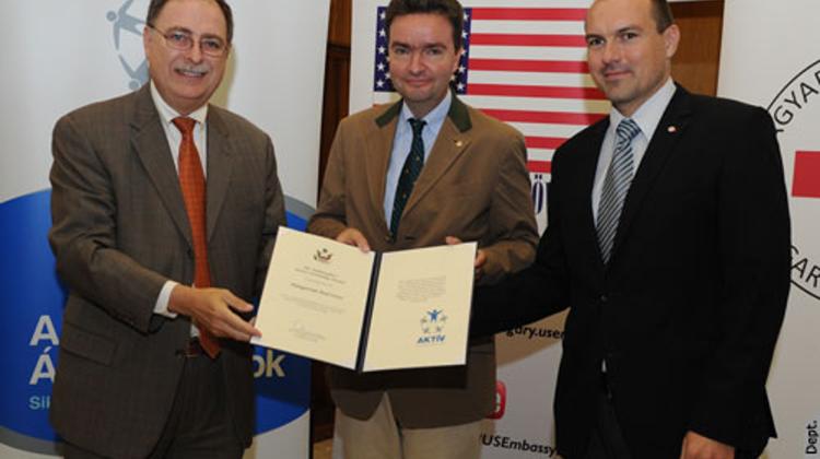 U.S. Embassy's Active Citizenship Award To Red Cross In Hungary