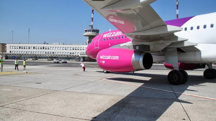 Incredible: Airbus Pulled With Teeth At Budapest Airport