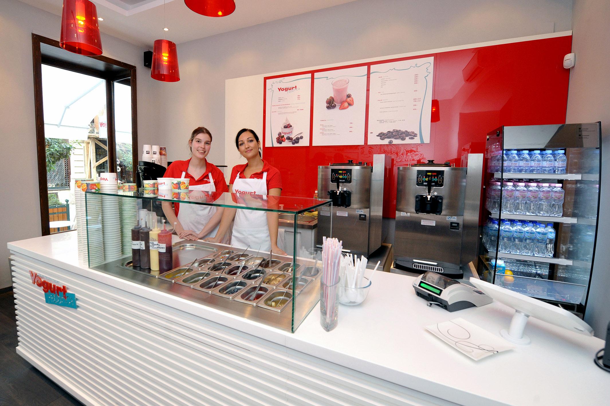 New Frozen Yogurt Shop Opens In Downtown Budapest