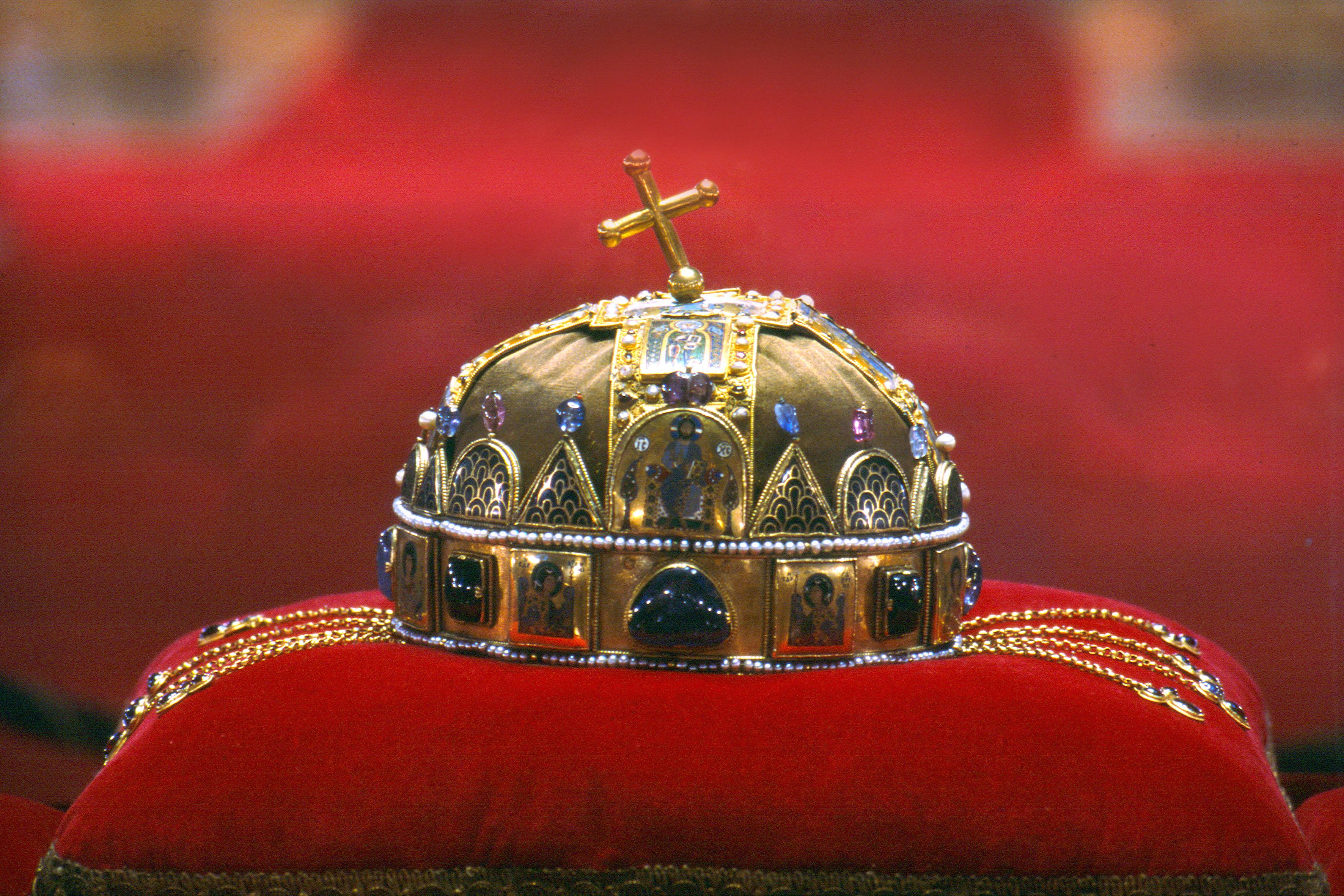 Ministry Comments On Hungary’s Holy Crown Mocking