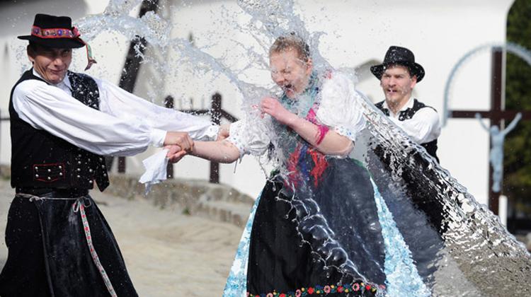Video: Easter Tradition Of Sprinkling Women