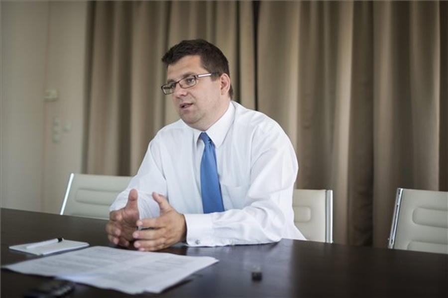 E-PM Attacks Hungary’s New Development Minister Over Alleged “Shady” Company Registrations