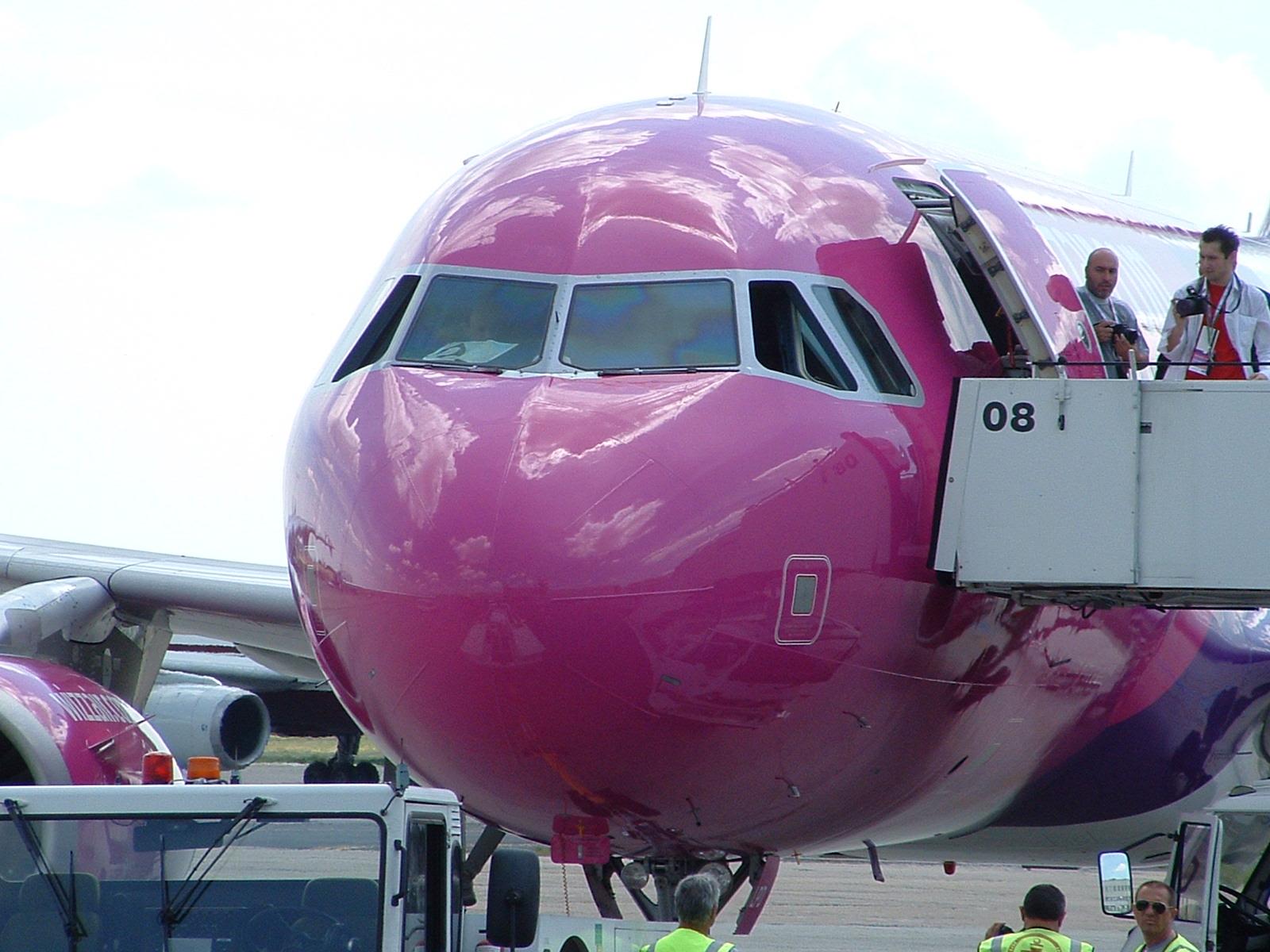 Air France-KLM May Buy Hungary's Wizz Air