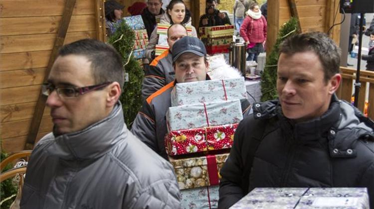 Hungarian Charities Collect Gifts, Open Helplines For Poor On Advent