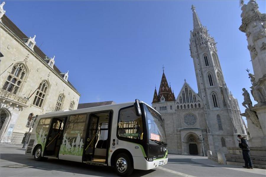 Electric Buses Tested In Buda Castle