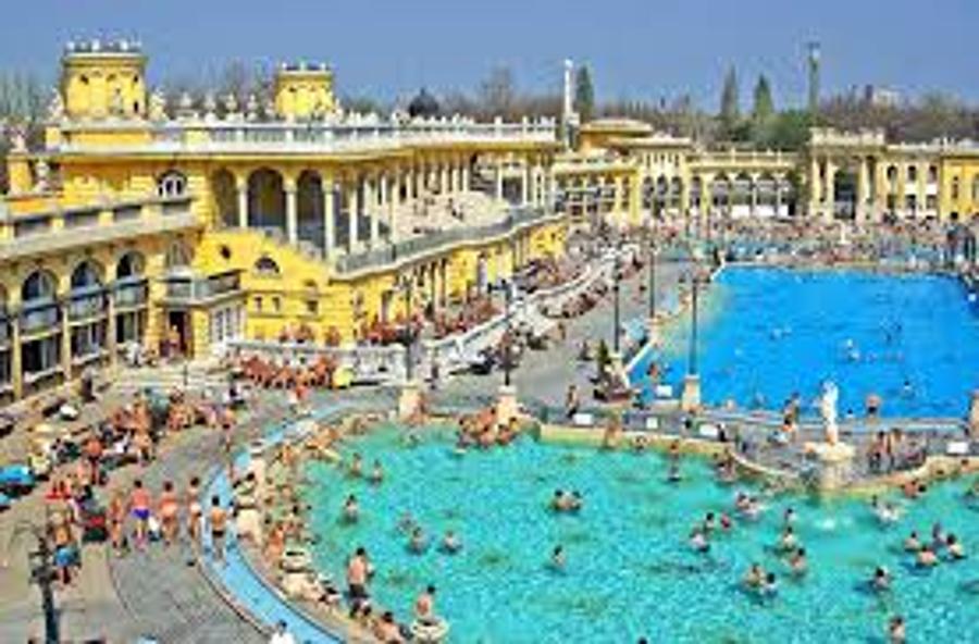 Open-Air Bathing Season In Hungary Begins