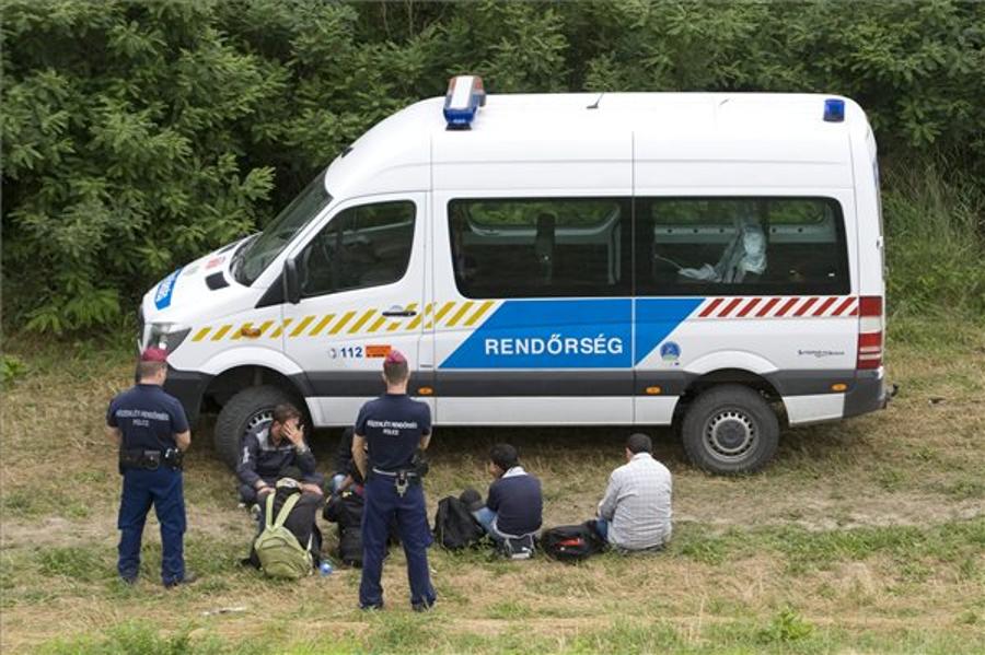 Hungarian Police To Patrol Serbia Border