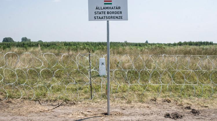 Migrants Cut Through Razor Fence On Hungary - Serbia Border