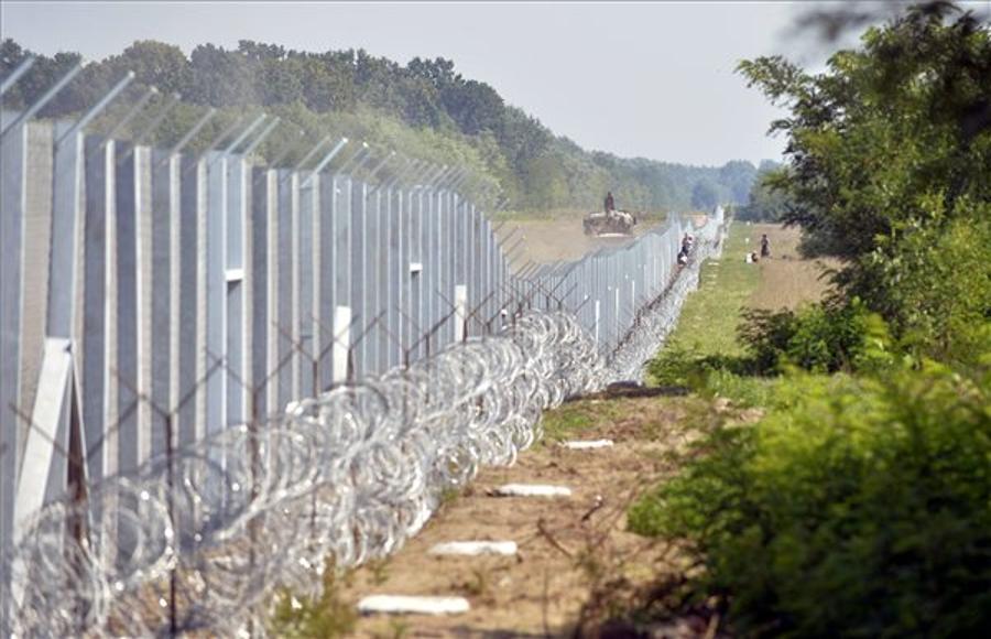 Video: Hungary Building Massive Wall To Stop Migrants