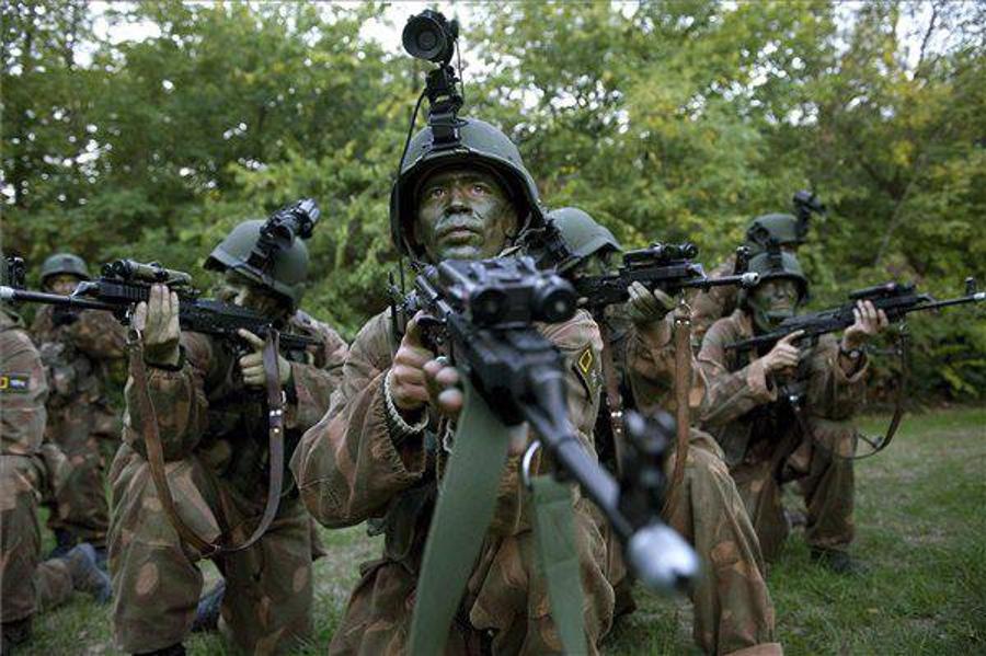 Video: Hungarian Special Army Force KMZ In Training