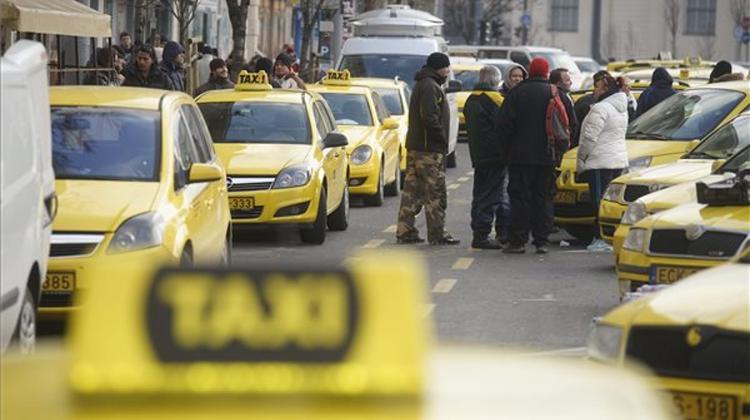 Budapest Taxi Drivers Continue Anti-Uber Demo