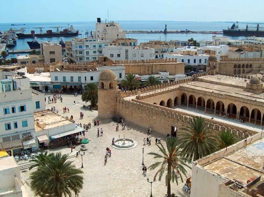 Hungarian Ministry Warns Tourists Of Curfew In Tunisia