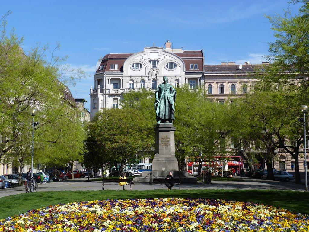 Garage Planned For Budapest Downtown Square