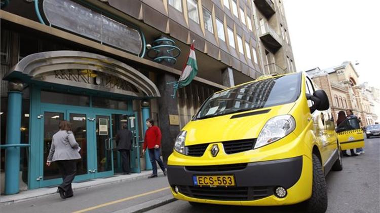 Budapest Taxi Drivers Relaunch Protest Against Uber