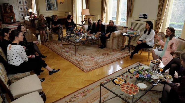 Ambassador Bell Meets Hungarian Women Artists