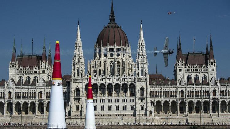 Video: Red Bull's Air Race Back In Budapest, 16 - 17  July